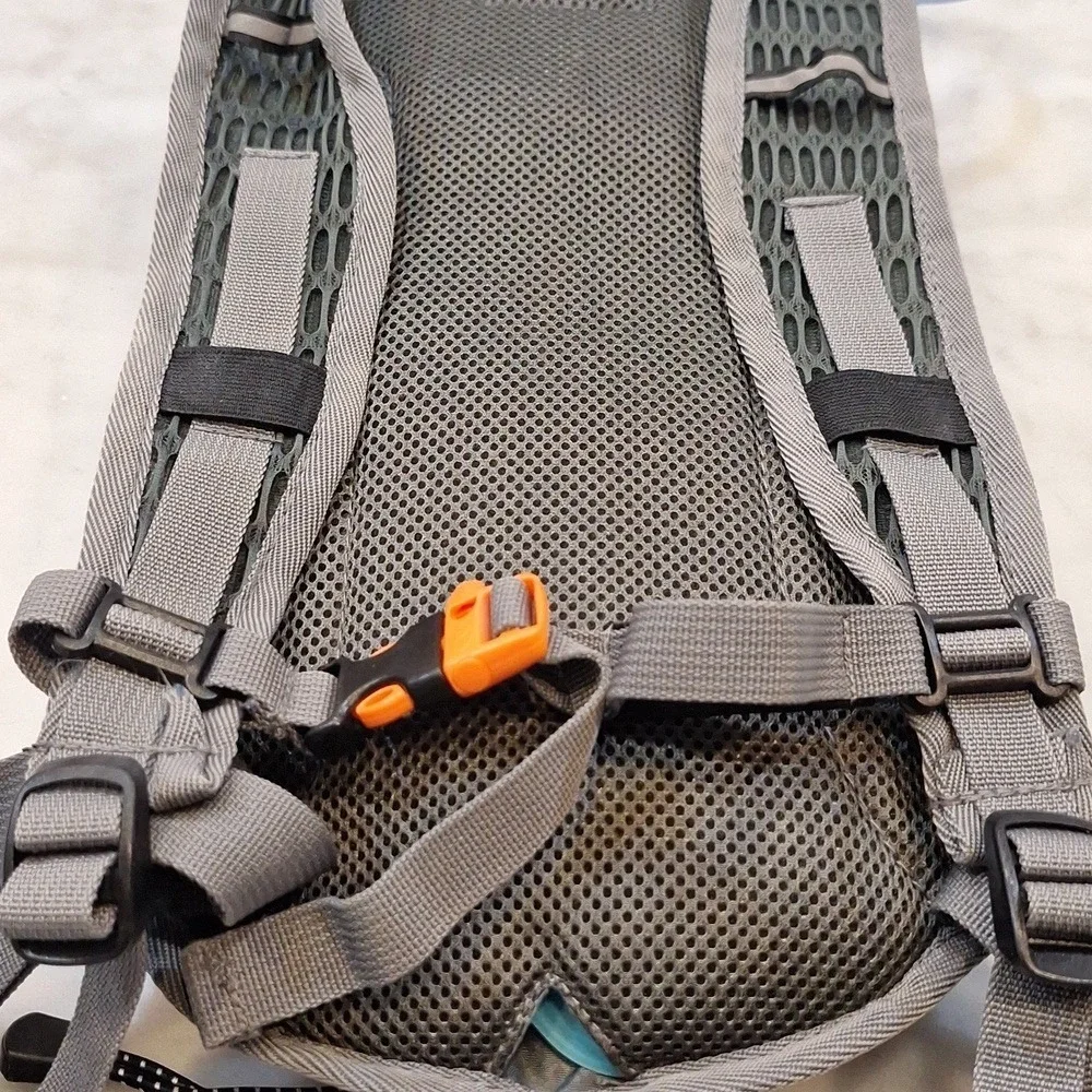 Teton Sports Camel Back Trailrunner 2 H2O Backpack Adjustable Strap Straw Biking